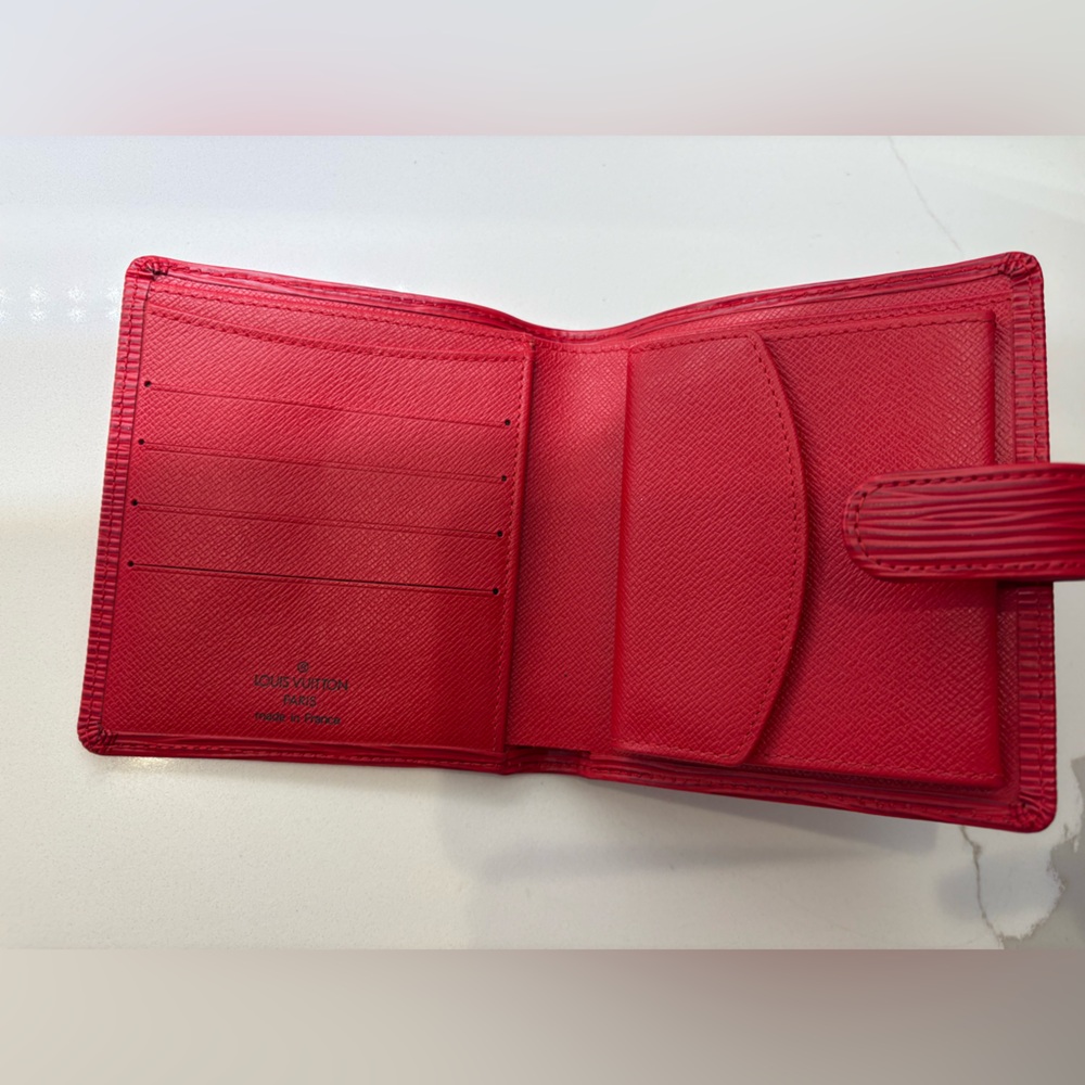 Louis Vuittom Epi Wallet - Picture 9 of 16